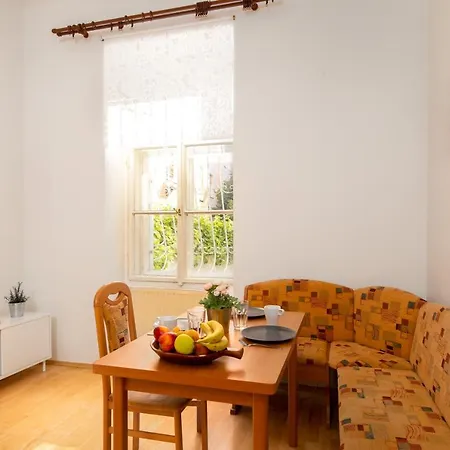 Vinohrady Park Retreat In Residential Area #77 아파트 프라하